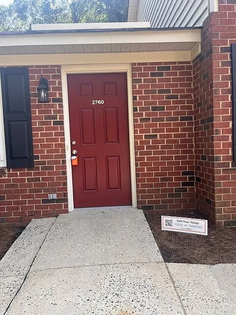 2 bed, 1.0 bath, 920 sqft, $1,324 — Photo 2