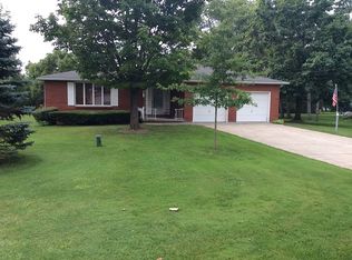 11051 Fairview Dr, Lancaster, NY 14086