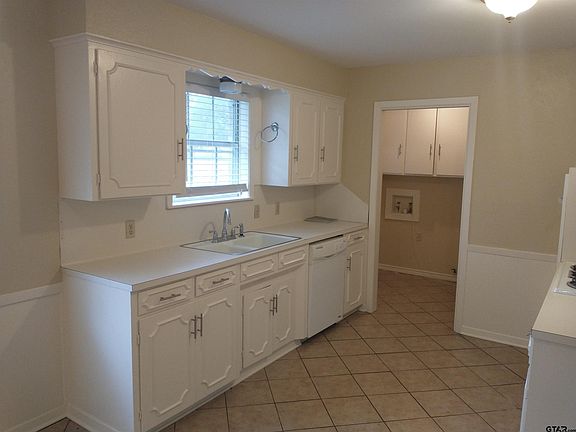 5th image of 119 E Sheridan St