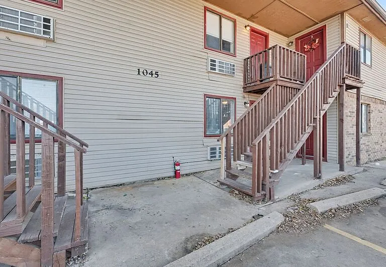 1045 S Happy Hollow Rd #1 — Photo 13