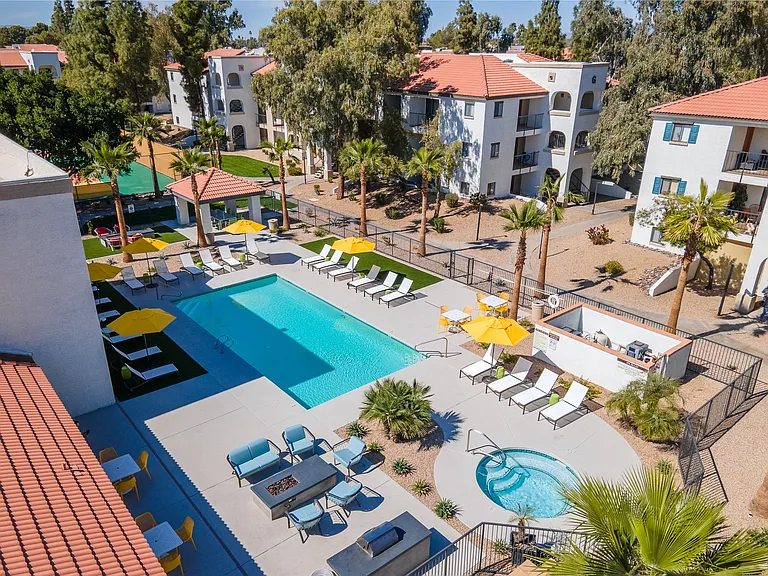 Solas Glendale — Photo 2