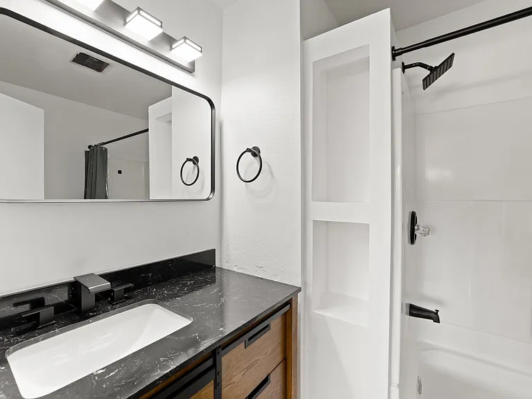 1017 Oxford Dr #D — Photo 17