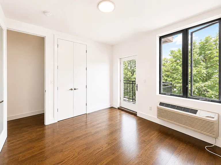 55 Stanhope St #3R — Photo 9