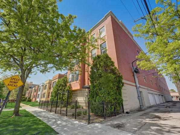 3944 N Claremont Ave Unit 302, Chicago, IL 60618