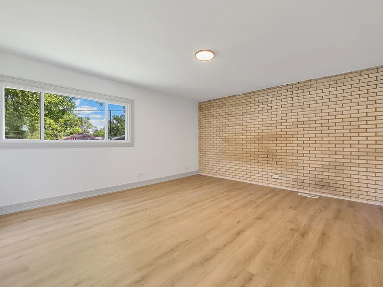 10205 S Yale Ave — Photo 10