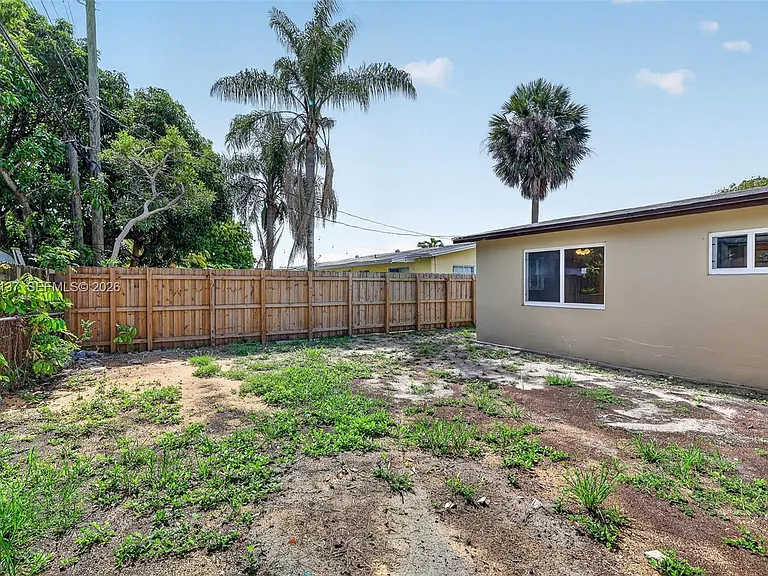 4351 NW 25th St — Photo 30