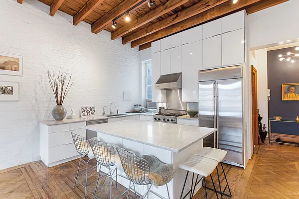 Sold by Griffith Real Estate | media 1
