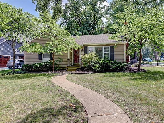 2nd image of 5833 Alhambra Dr