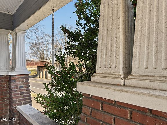 4th image of 400 N Main St