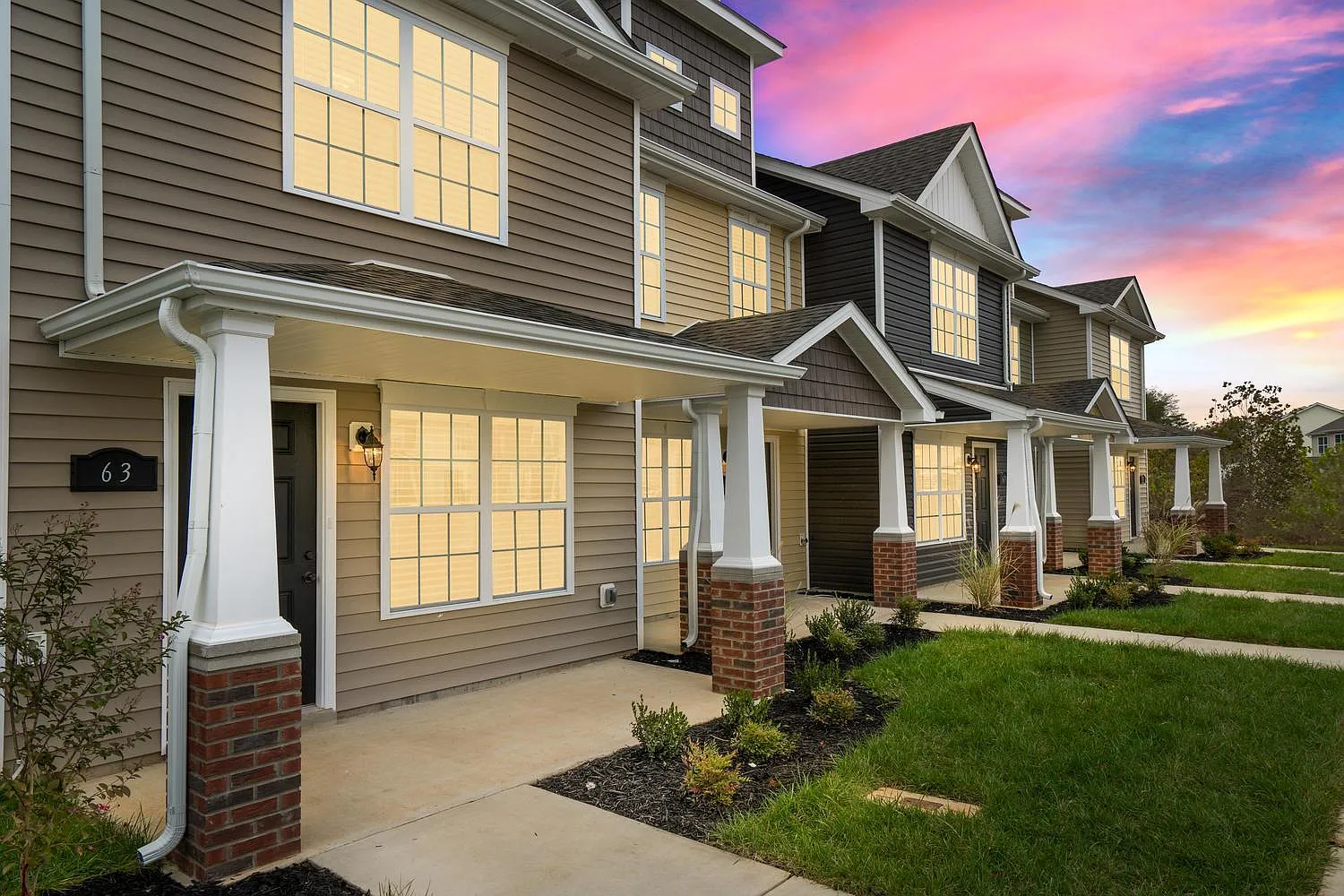 2 bed, 2.5 bath, 1216 sqft, $1,249 — Photo 2
