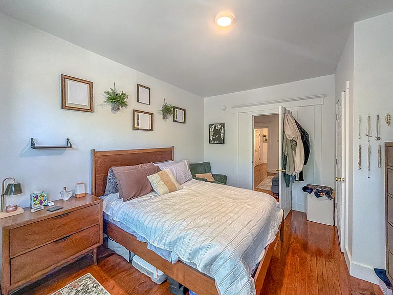 246 Nicoll St #1R — Photo 8