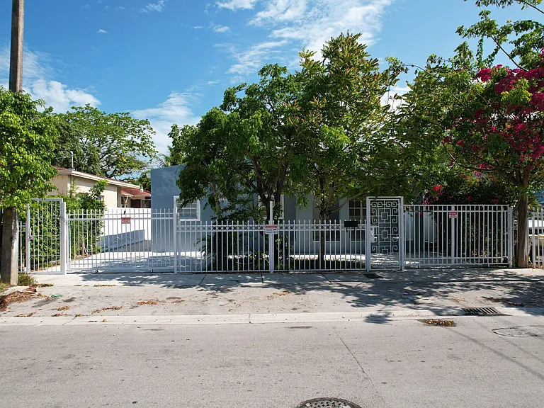 1352 NW 32nd St — Photo 10