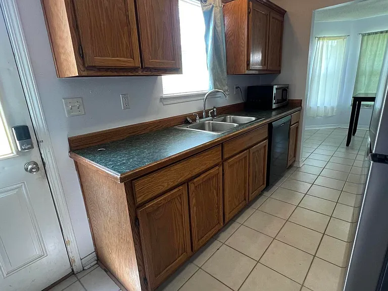 501 Woodward Dr — Photo 5