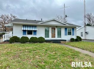 706 N Cheney St, Taylorville, IL 62568