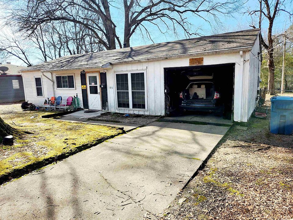 1st image of 810 Hoover St