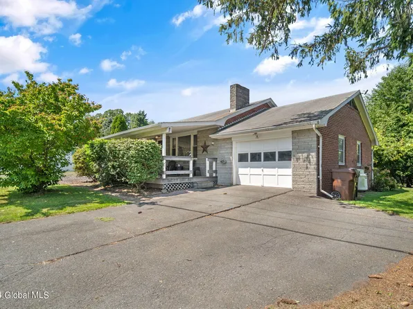 1012 Aquetuck Road, Ravena, NY 12143