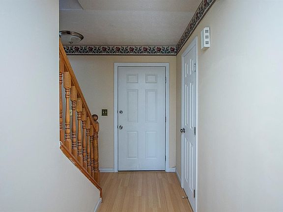 3rd image of 10584 Farmhill Ct