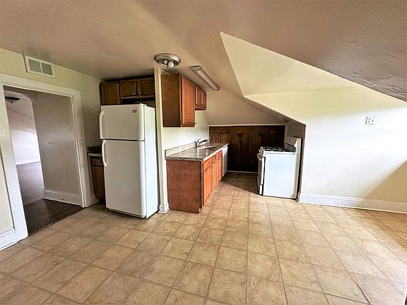 4th image of 388 Pennsylvania Ave APT 7