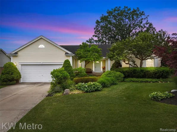 34721 Pembroke Ave, Livonia, MI 48152