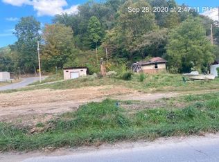 2308 State Route 302, Van Lear, KY 41265