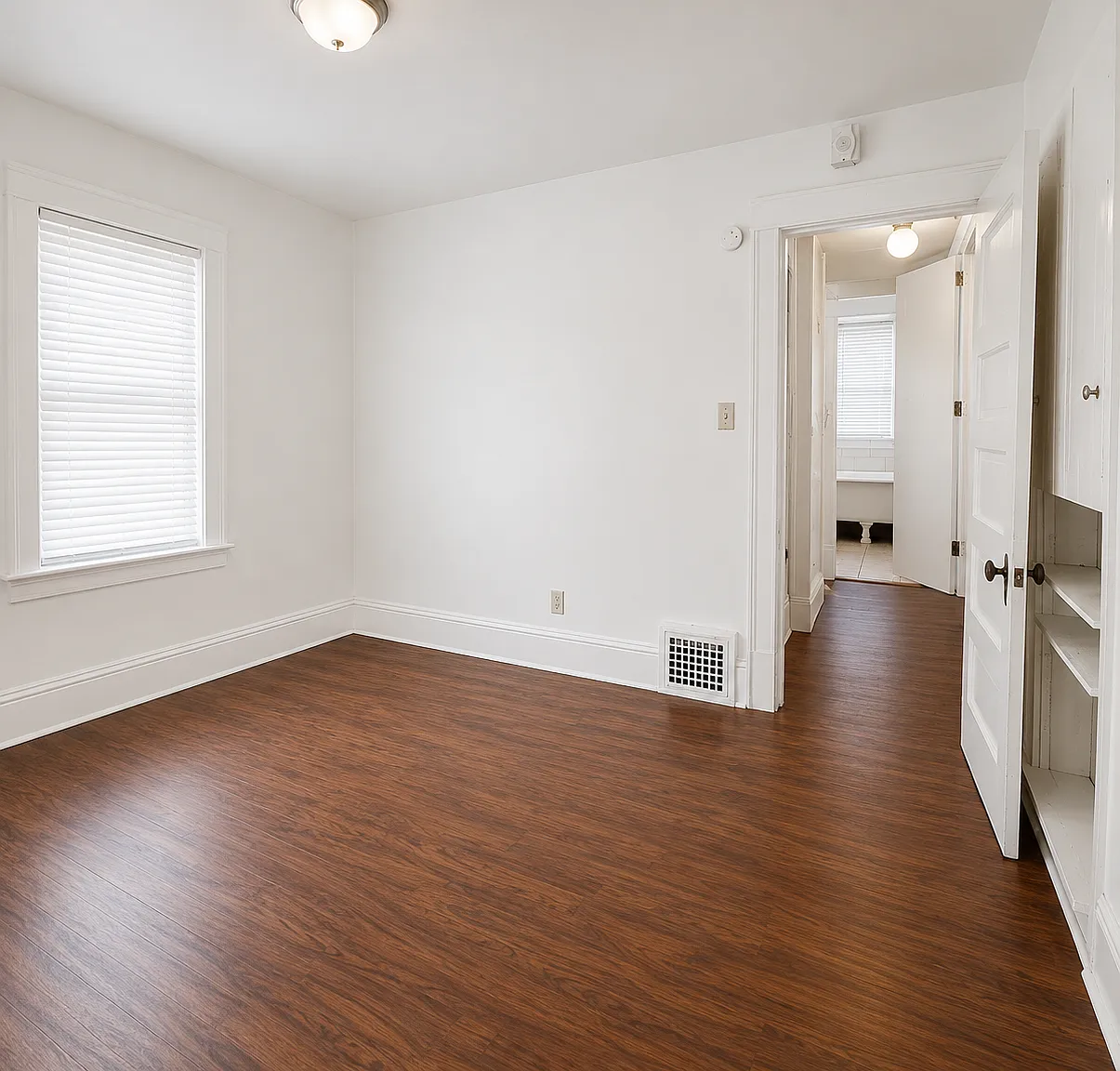 5 bed, $2,500 — Photo 4