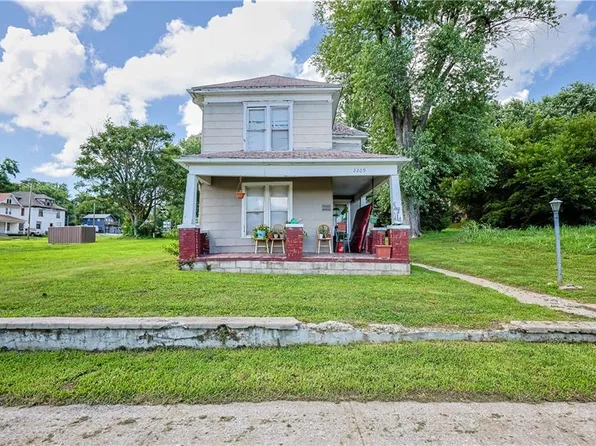 2209 Angelique St, Saint Joseph, MO 64501