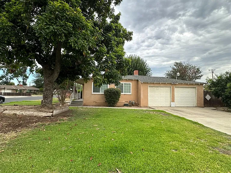 707 N Villa Ave — Photo 2