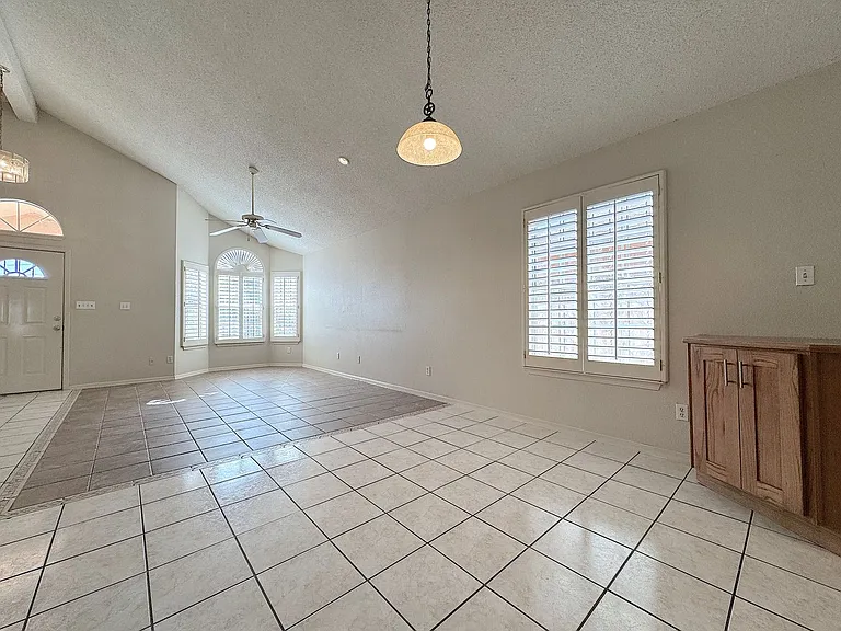 8511 Victor Ln — Photo 6