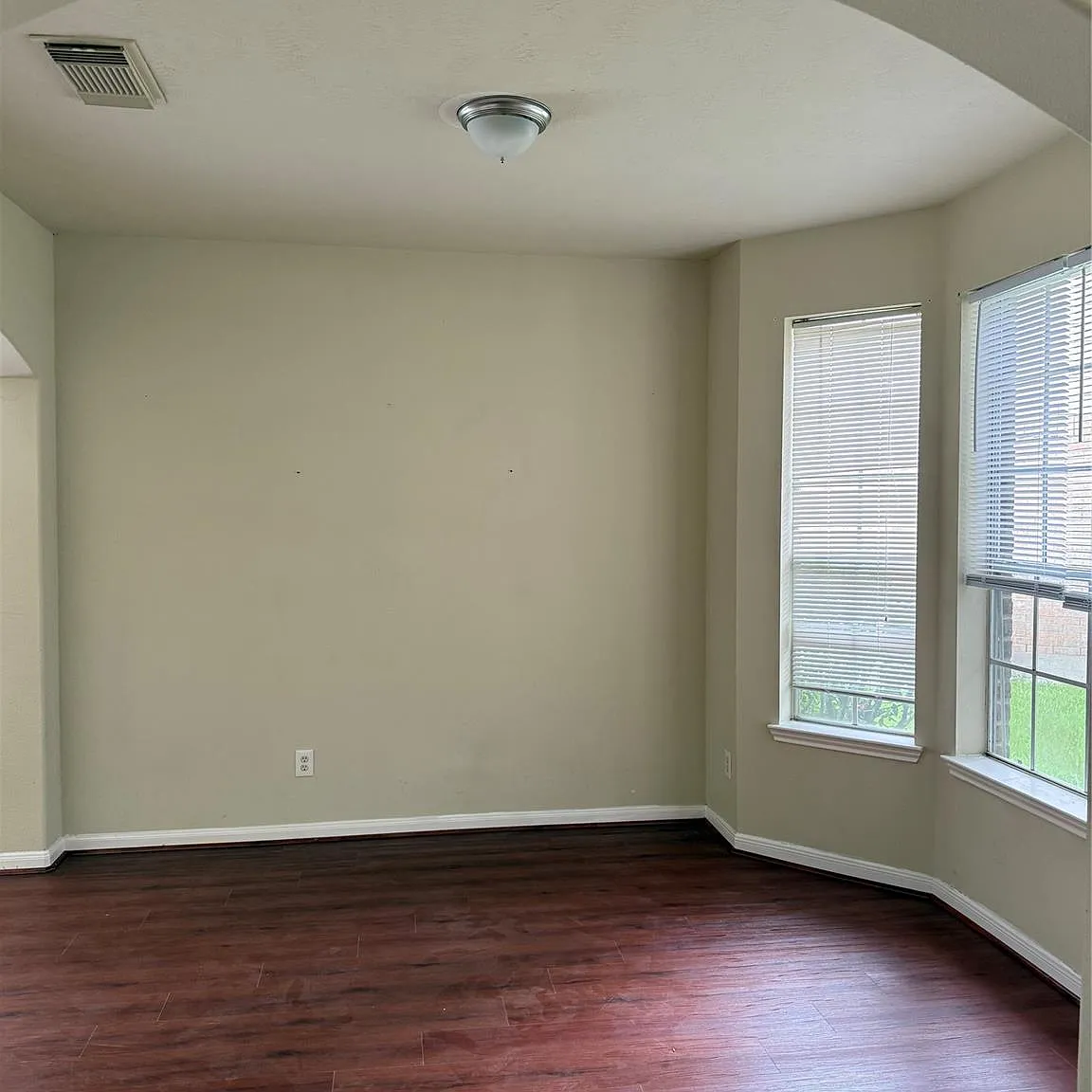4 bed, 3.0 bath, 2600 sqft, $2,499 — Photo 4