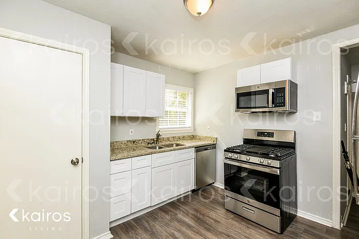 301 NE 32nd St — Photo 5