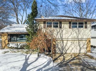 2004 E Eastman Ct, Arlington Heights, IL