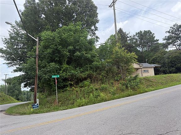 4th image of 2092 Sanders Rd