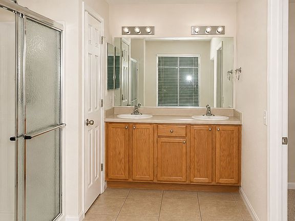4th image of 5325 SW 42nd Pl