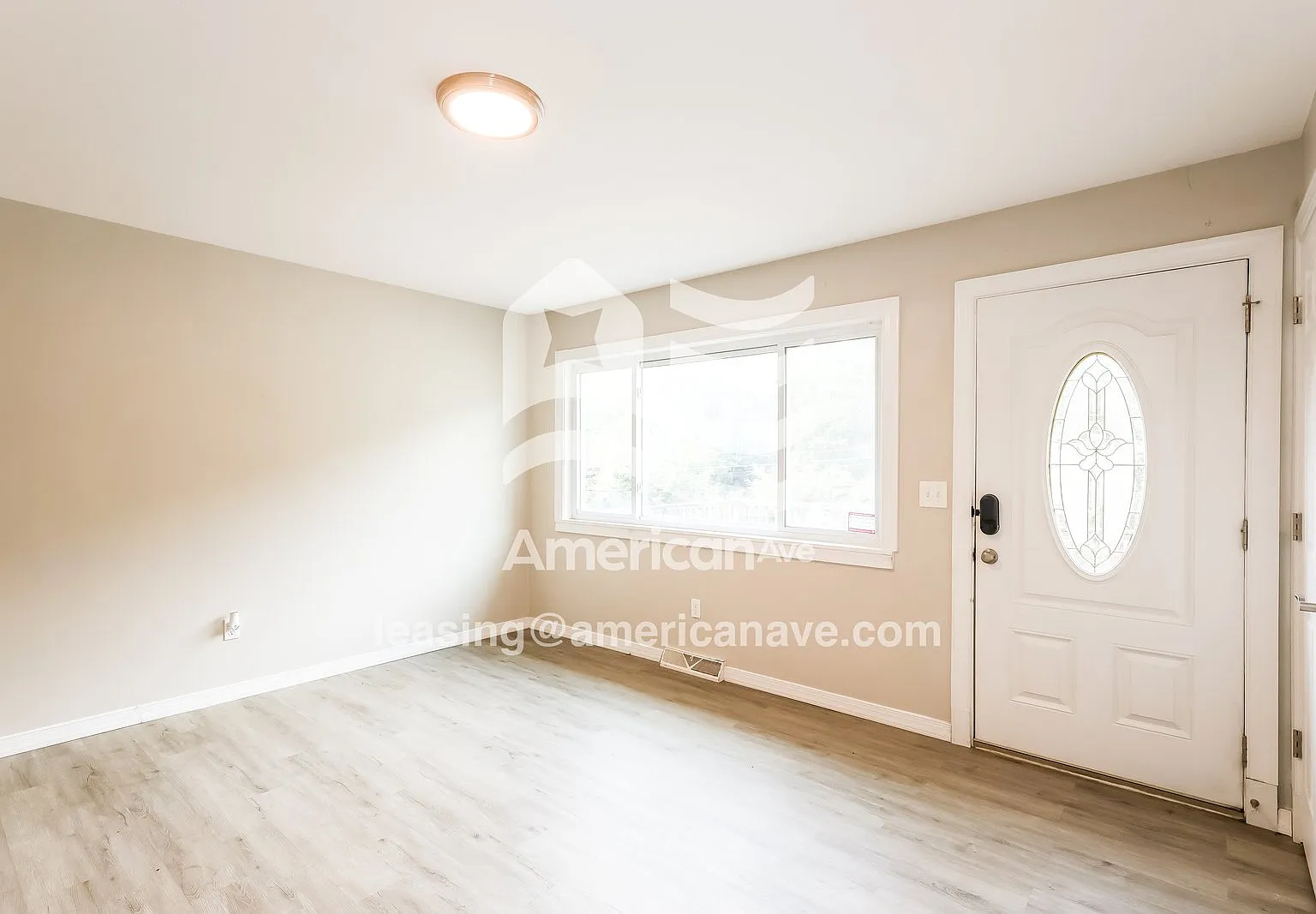 3 bed, 1.0 bath, 988 sqft, $1,550 — Photo 2