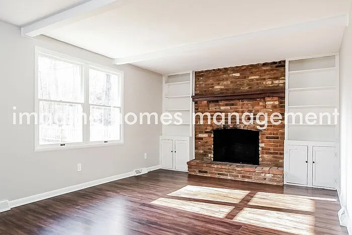 1960 Stoney Hill Dr — Photo 4