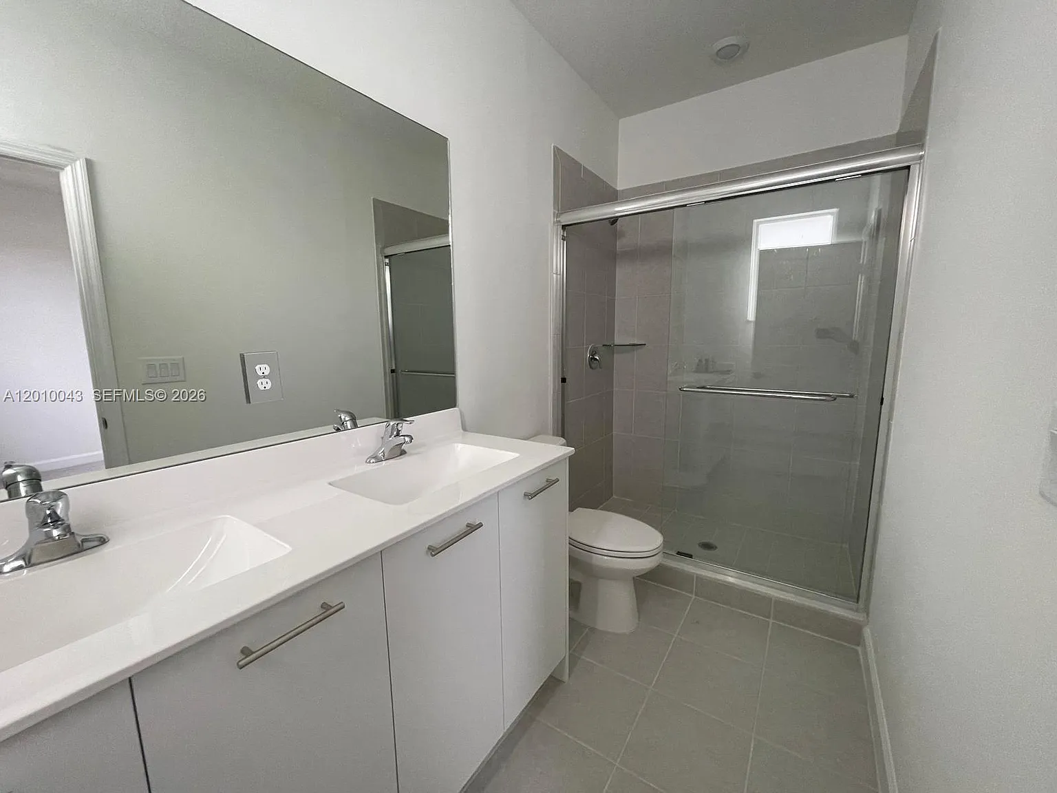 3 bed, 1328 sqft, $3,200 — Photo 2