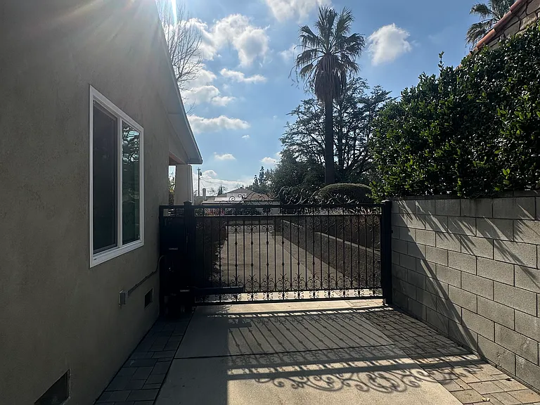 121 W Floral Ave — Photo 25