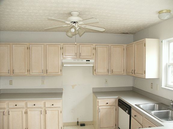 4th image of 7217 Candlestone Dr