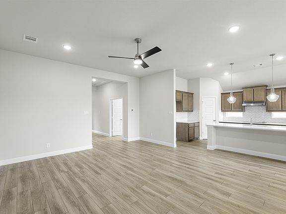 2nd image of 1400 Elle Ln