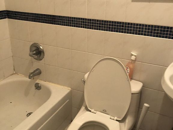 5th image of 2226 Steinway St APT 2R