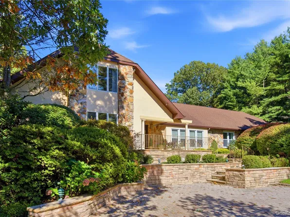 14 Sherwood Gate, Oyster Bay, NY 11771