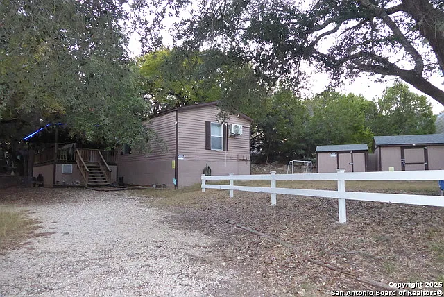 3 bed, 2.0 bath, 1216 sqft, $2,000 — Photo 4