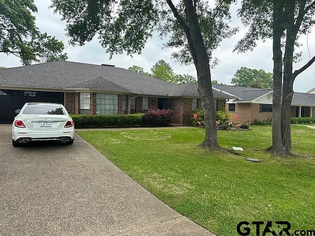 2nd image of 132 Fairway Dr