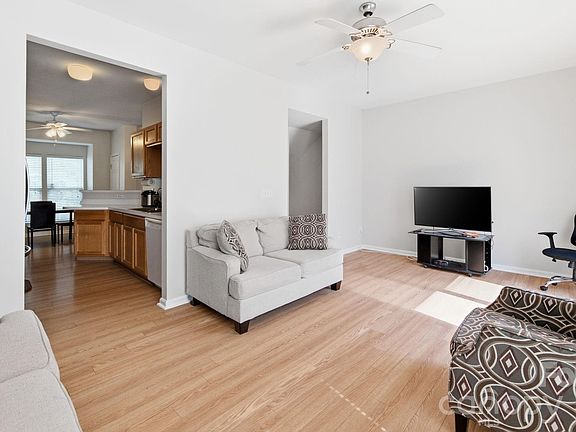 5th image of 11018 Garden Oaks Ln