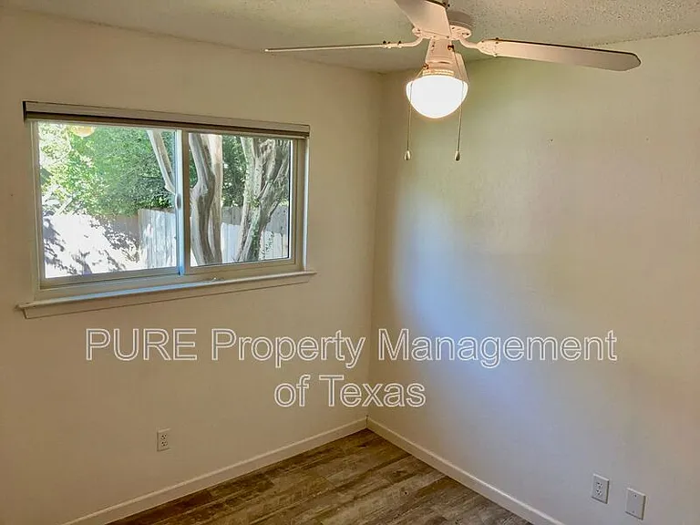 407 Meadowcreek Cir — Photo 12