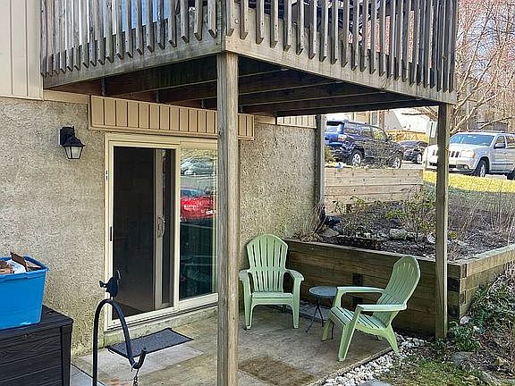 LL walkout - patio and grill