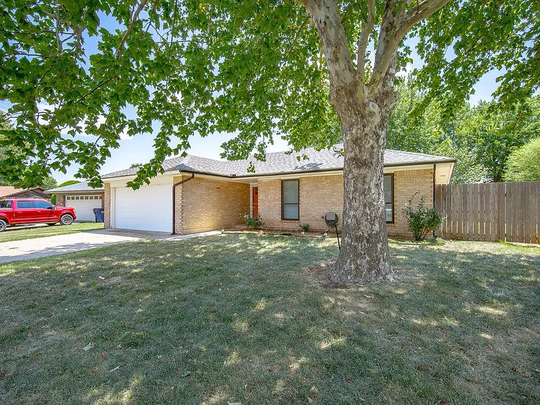 630 S Heights Dr — Photo 16