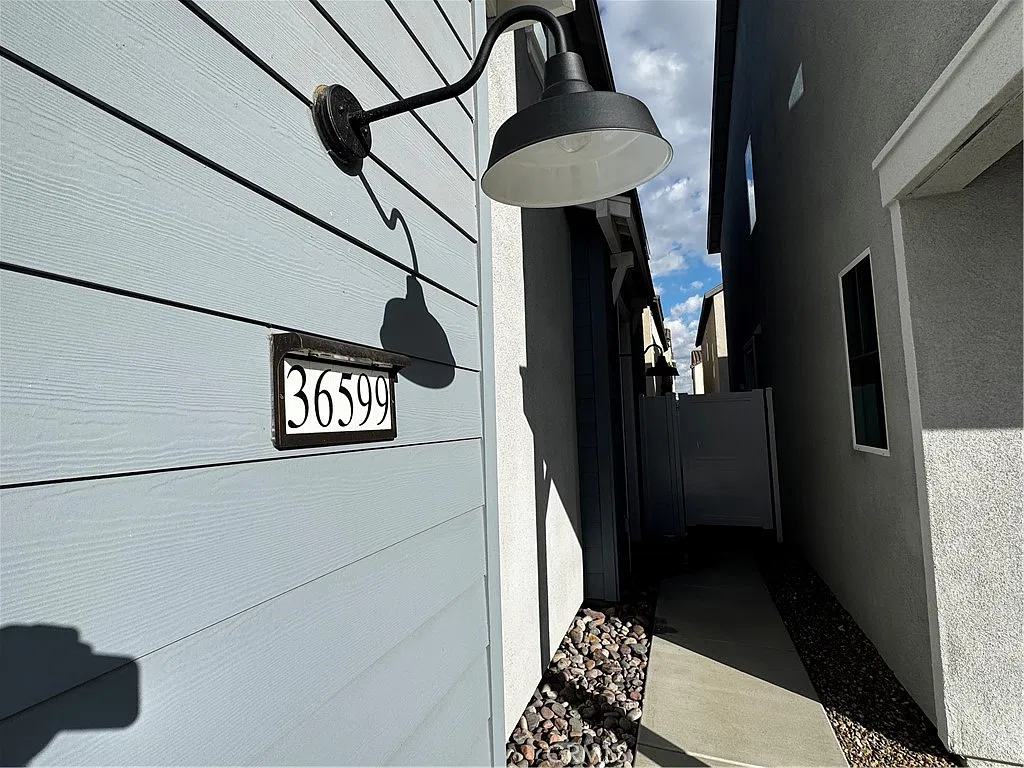5 bed, 2149 sqft, $3,300 — Photo 3