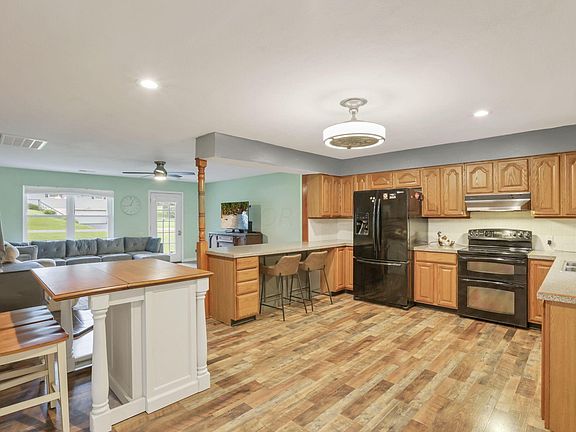 4th image of 335 Lansing Cir