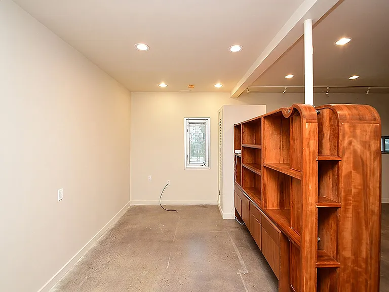 1018 S 36th St — Photo 33